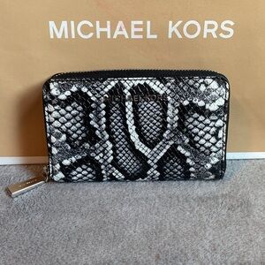 🖤🤍MICHAEL MICHAEL KORS🖤🤍Snakeskin Embossed Jet Set Sm Zip Around Card Case/NWOT